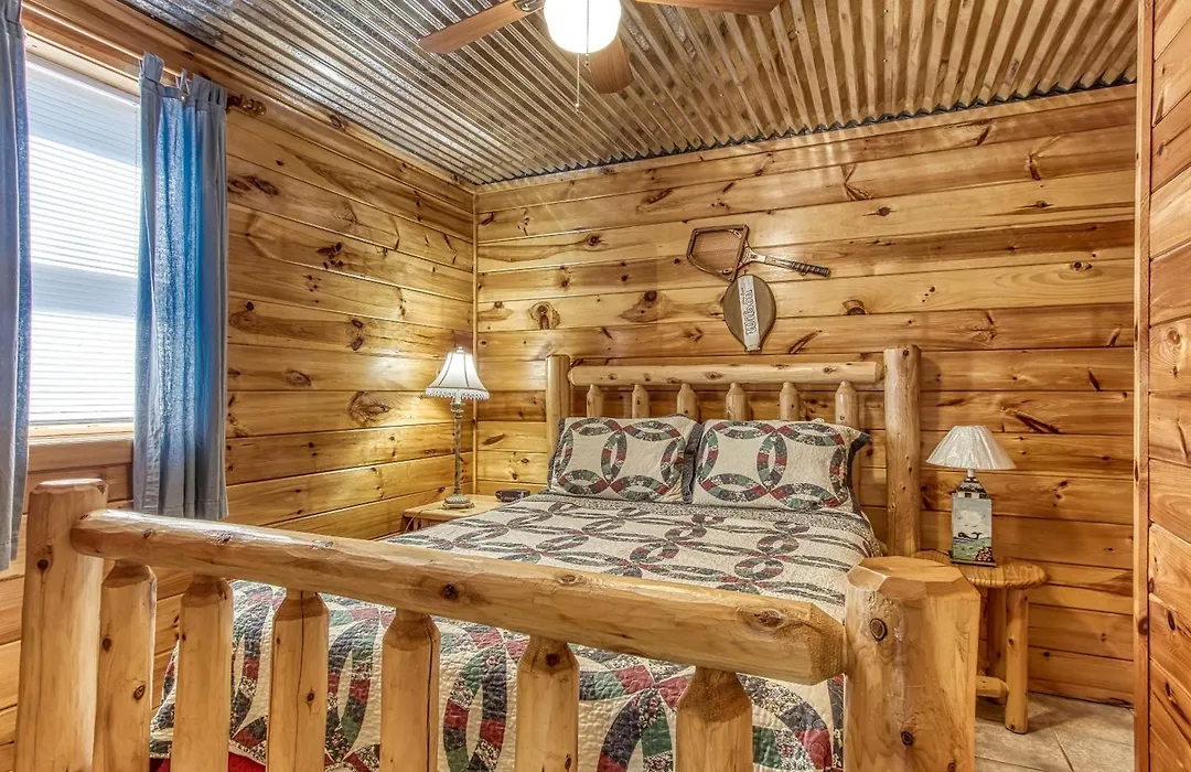 A Great Escape -Spacious Smoky Mountain Getaway Perfect For Families & Groups-1