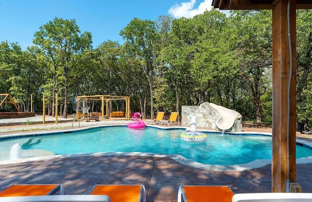 Pool Sim Pickleball Mini Golf Sleeps 24-1