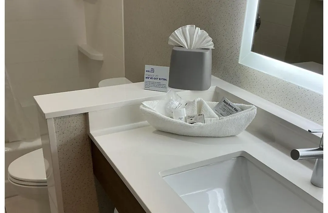 Holiday Inn Express & Suites Chatsworth By Ihg-1