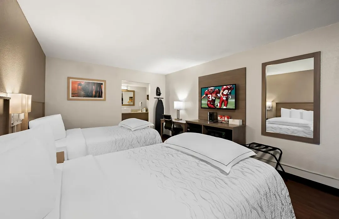 Red Roof Inn Plus+ & Suites Naples Downtown-5Th Ave S-1