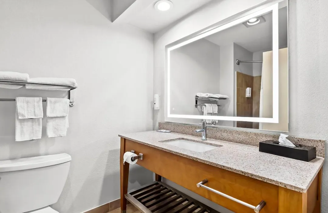 Quality Inn & Suites San Antonio Airport - Stone Oak-1