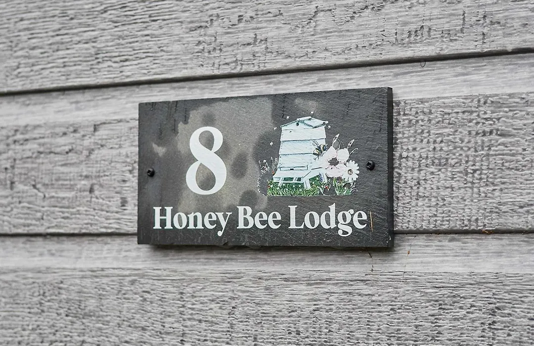 Honey Bee Lodge With Hot Tub-1