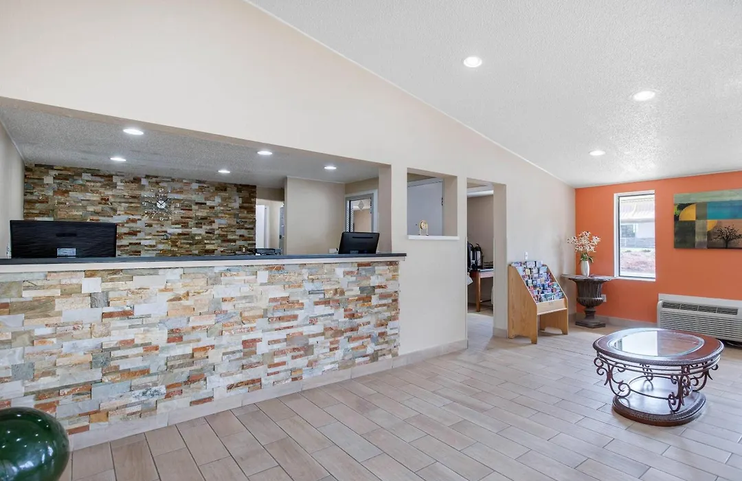 Rodeway Inn Auburn Hills - Detroit-1