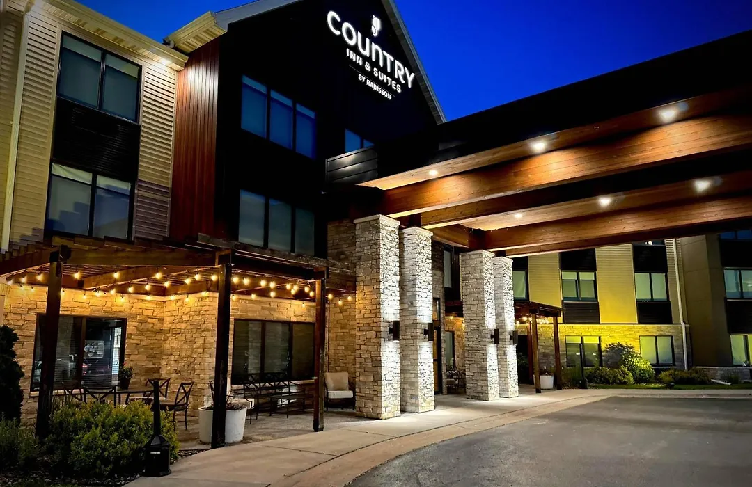 Country Inn & Suites By Radisson, Appleton Airport - Fox River Mall Area-1
