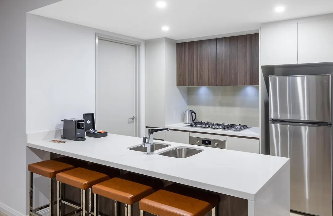 Meriton Suites Southport-1