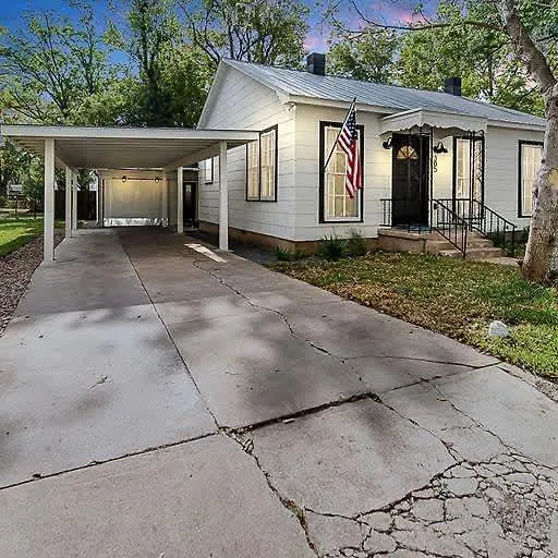 Southern Charm - Near Main With Hot Tub-1