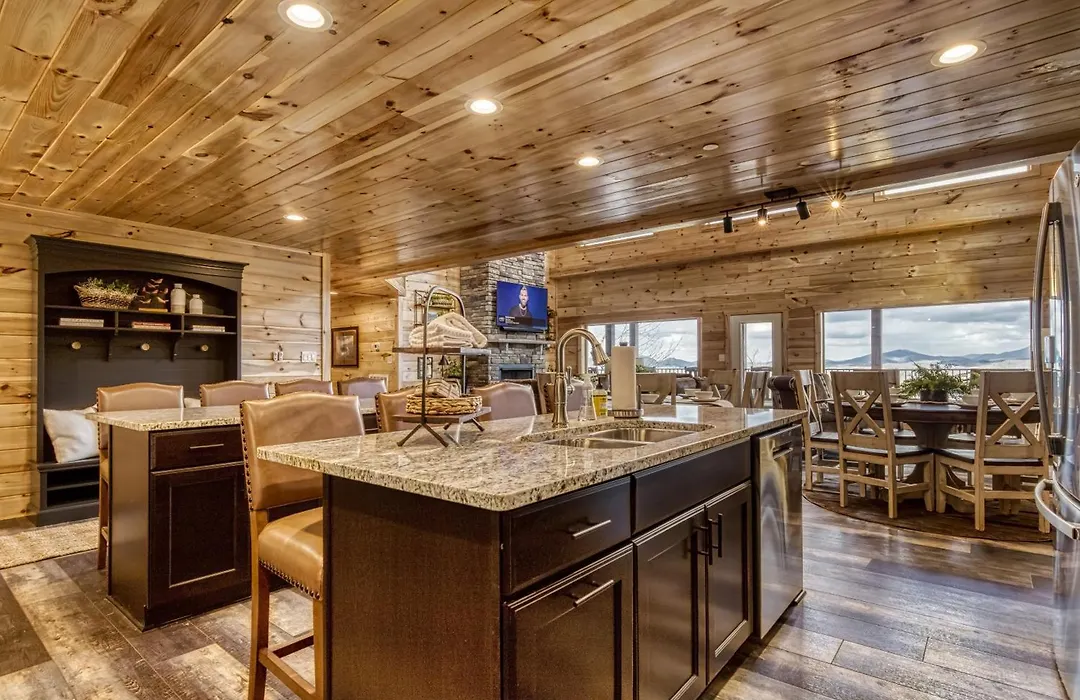 Gritz Carlton Lodge, 2 Large Cabins, 2 Pools, 2 Theater Rooms, 2 Game Rooms, Amazing Mtn Views-1