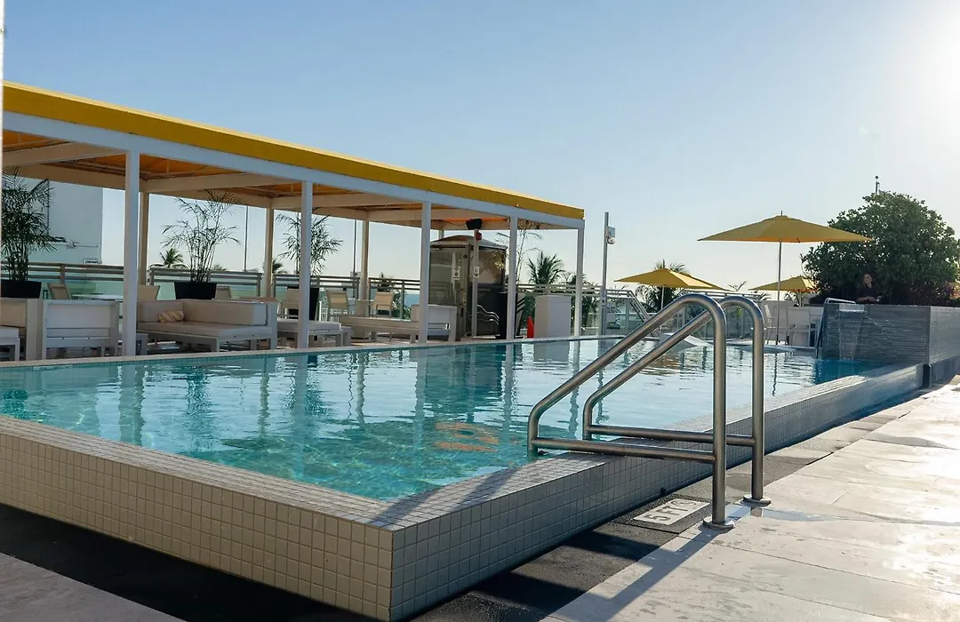 Leslie Hotel Ocean Drive-1