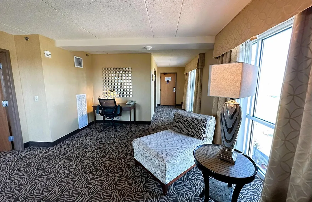 Doubletree By Hilton Bay City - Riverfront-1