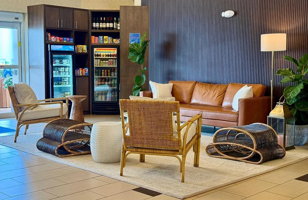 Holiday Inn Express & Suites Naples Downtown - 5Th Avenue By Ihg-1