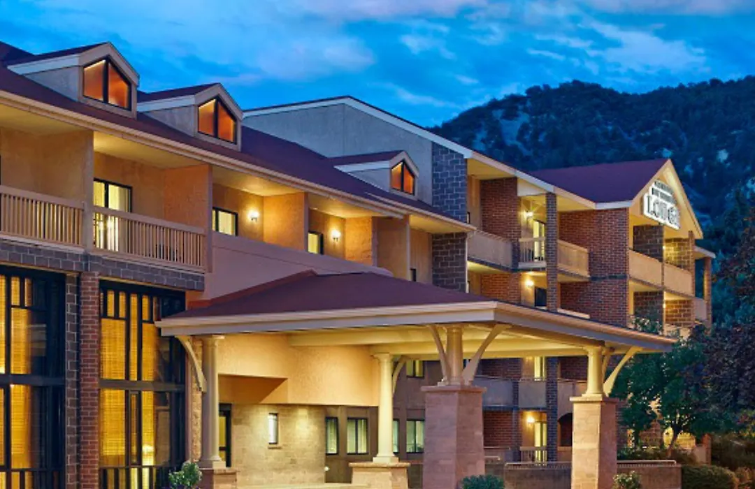 Glenwood Hot Springs Resort-1