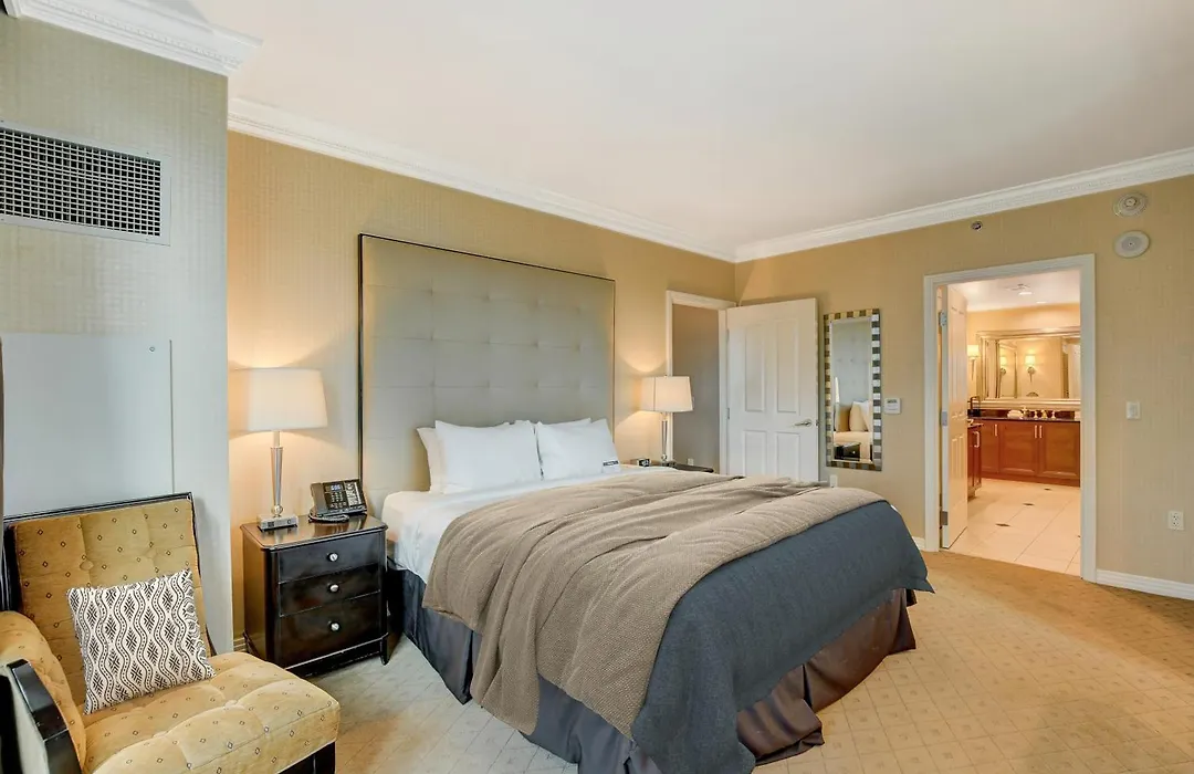 Stripviewsuites At Signature-1