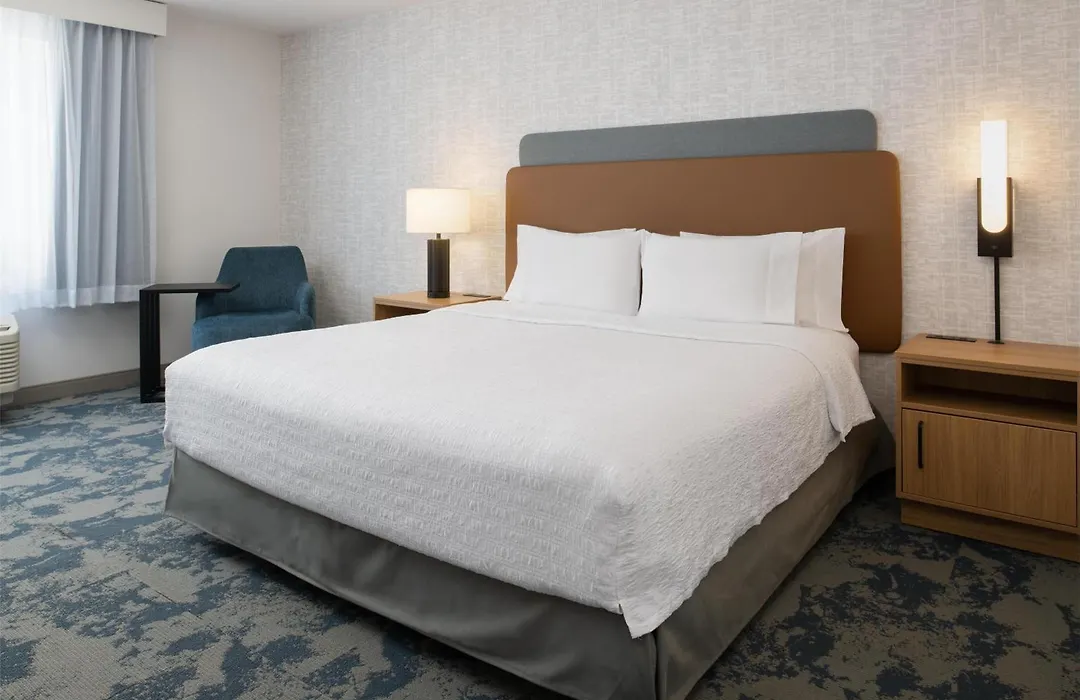 Hampton Inn & Suites Redding-1