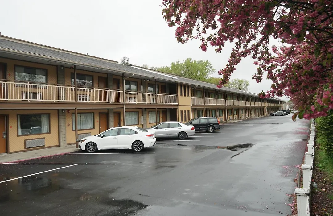 Econo Lodge Inn & Suites Colonie Center Mall-1