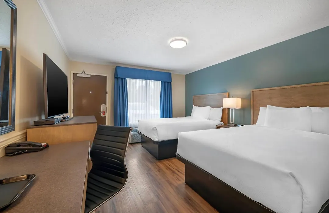 Econo Lodge Inn & Suites-1