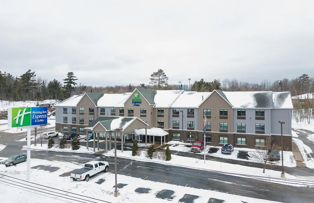 Holiday Inn Express & Suites Marquette By Ihg-1