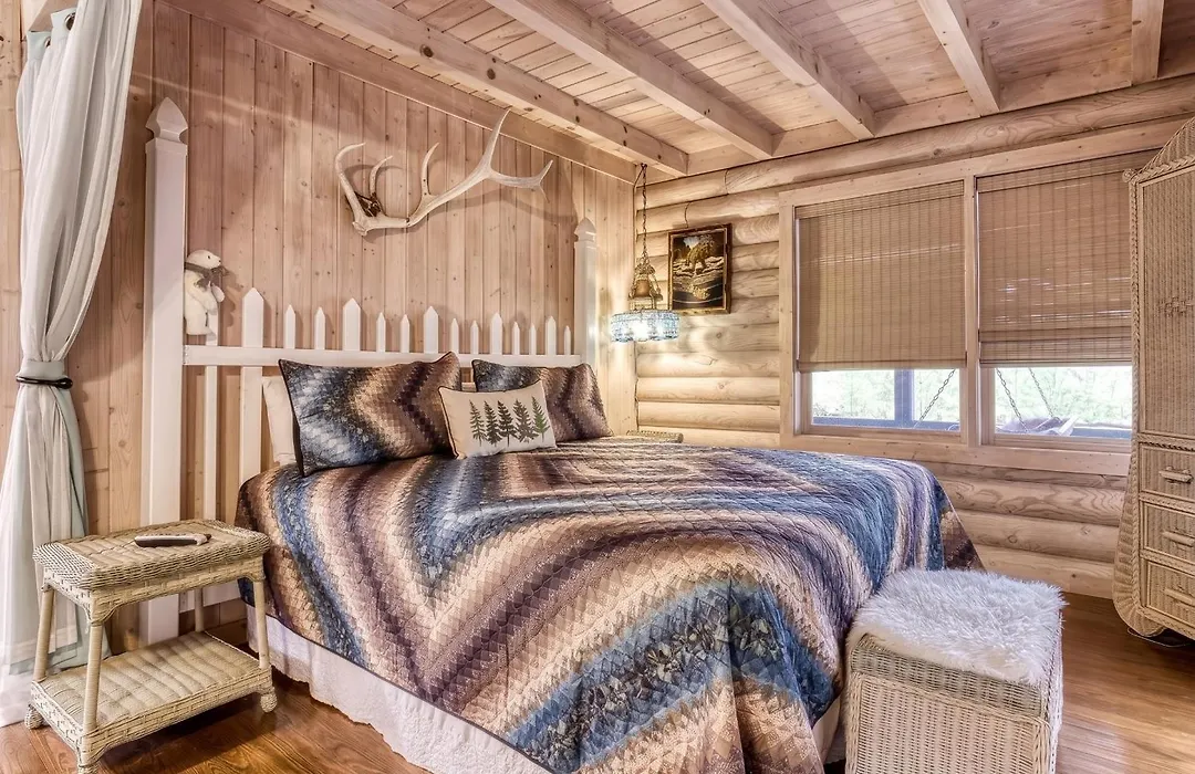 Hanky Panky Cabin-1