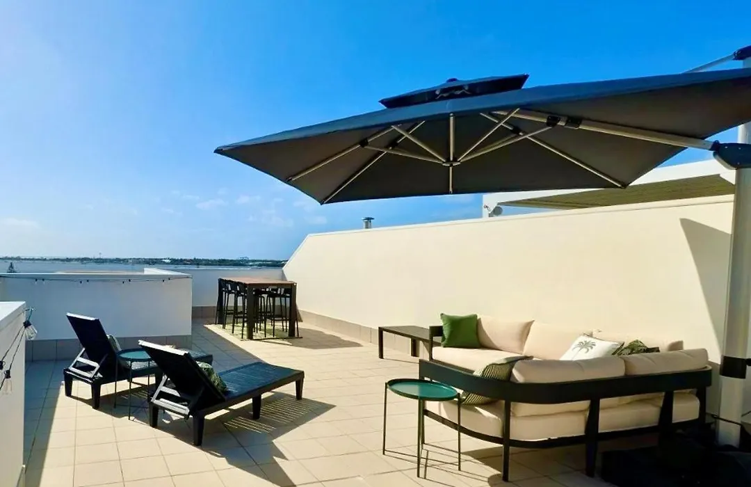 Aqualine Apartments On The Broadwater-1