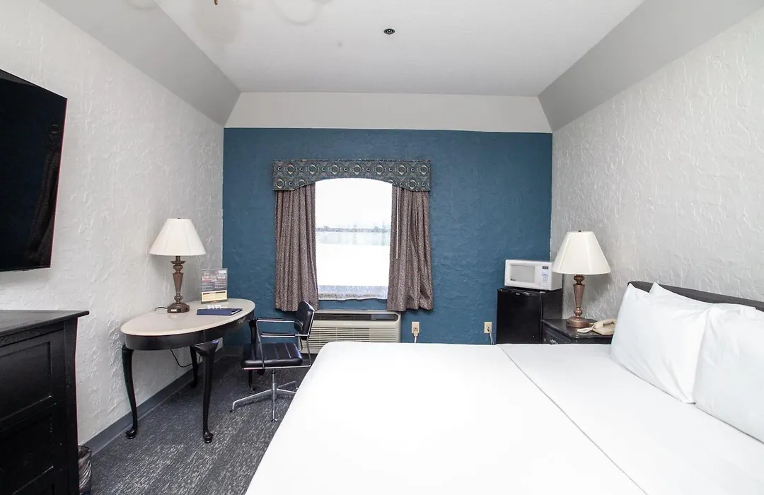 Chateau Hotel And Conference Center-1