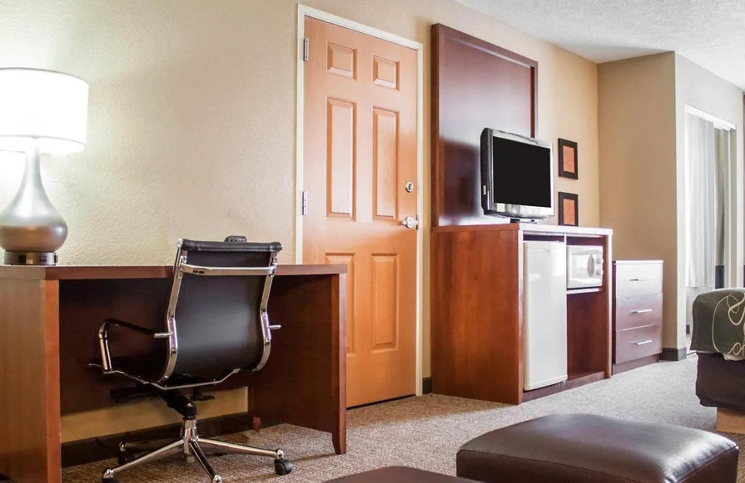 Comfort Suites Airport-1
