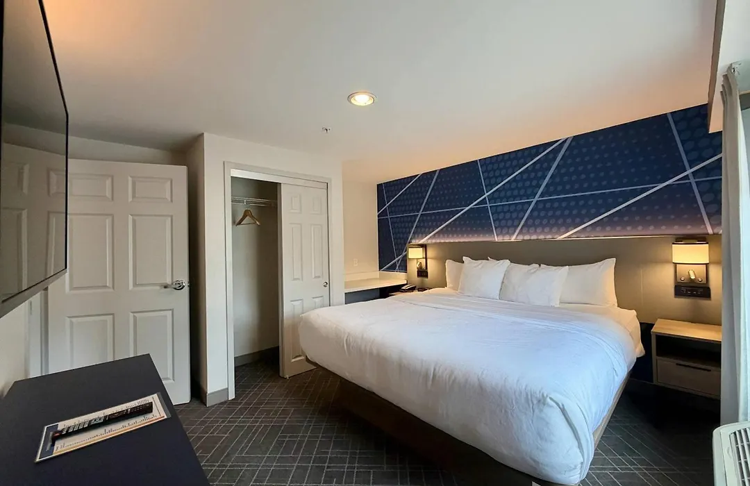 Comfort Inn & Suites Sturbridge-Brimfield-1