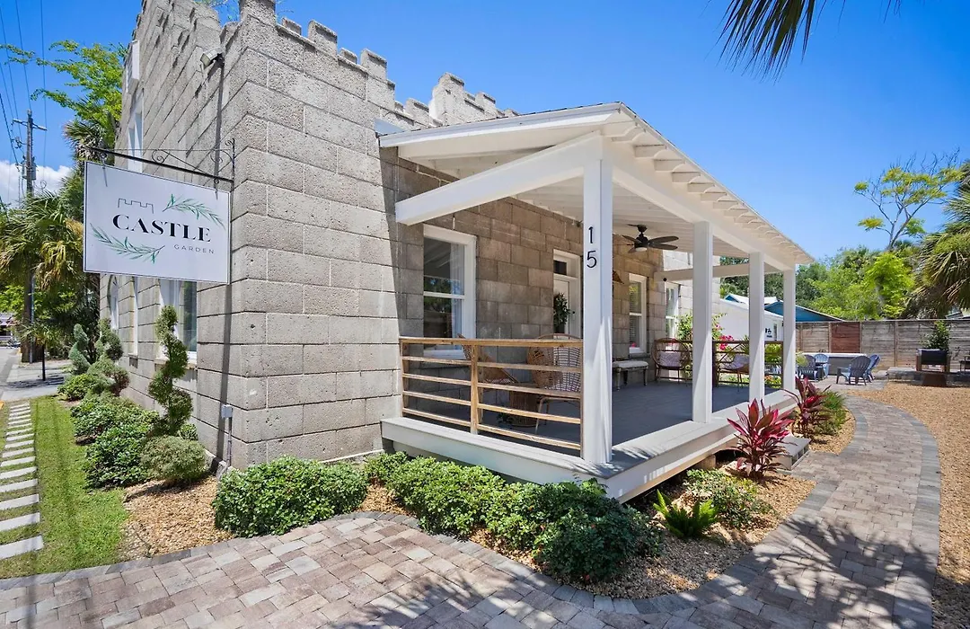 Remodeled Historic 1800S Carriage House, The Castle Garden, Colonial Modern Mansion-1