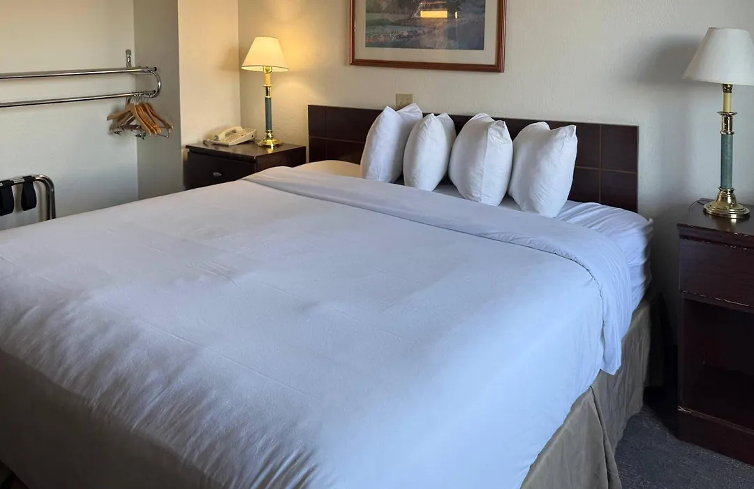 Ramada By Wyndham Albuquerque Midtown-1