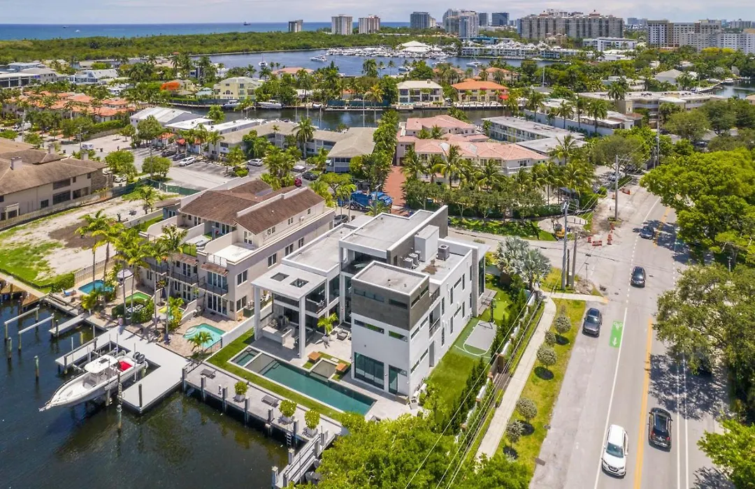 Three Story Waterfront Villa With Basketball And Mini Golf-1