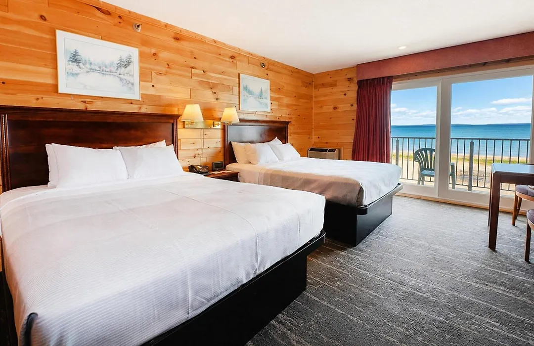 Quality Inn & Suites Mackinaw City Beachfront-1