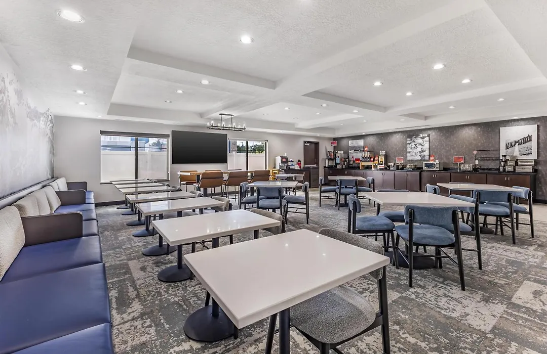 Best Western Plus Airport Inn & Suites-1