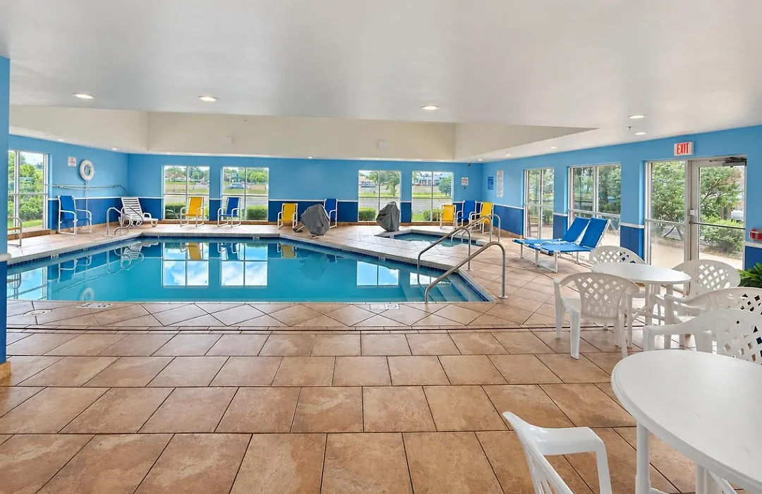 Super 8 By Wyndham Madison South-1