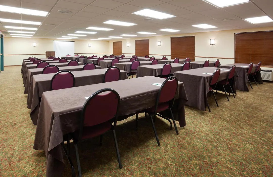 Country Inn & Suites By Radisson Bismarck Waterpark-1