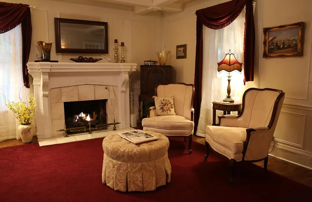 Martha'S Vineyard B & B-1