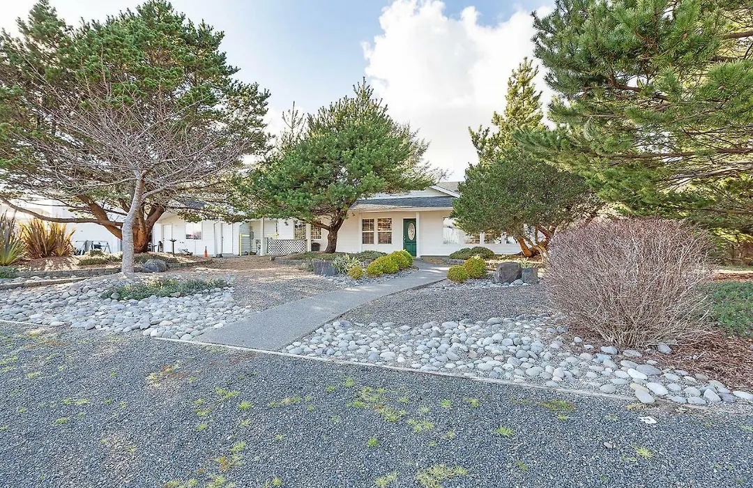 Comfy Home Near The Ocean Great For Family Fun-1