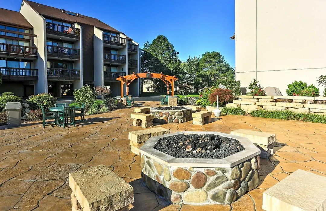 The Shores Condo W/ Beach Access < 2 Mi To Dtwn!-1