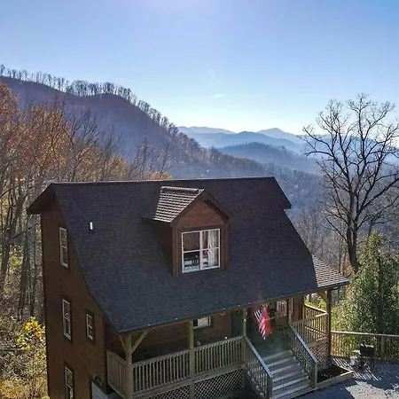 Walnut Ridge Cabin. Sleeps 7-11! Hot Tub, Pool Table, Minutes To Downtown Gatlinburg!-3
