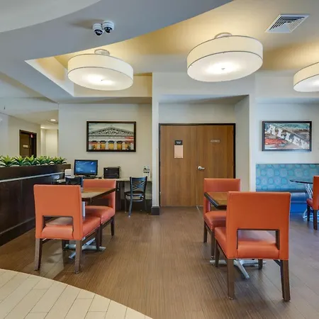 Club Hotel Nashville Inn & Suites-3