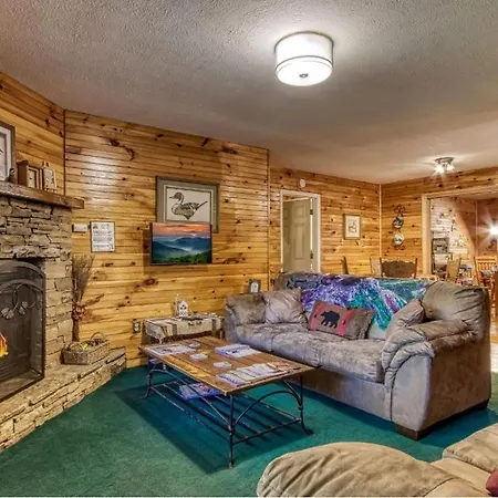 Sunset Ridge Cabin - A Romantic Smoky Mountain Escape Or Family Getaway With Privacy - Behind Dollywood, Large Game Room, Jacuzzi Tub, Fire Pit, Large Wrap-Around Deck, And More-2
