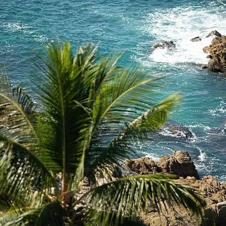 Modern Newly Remodeled Oceanfront 2X2 Lower Conchas Chinas Condo-3