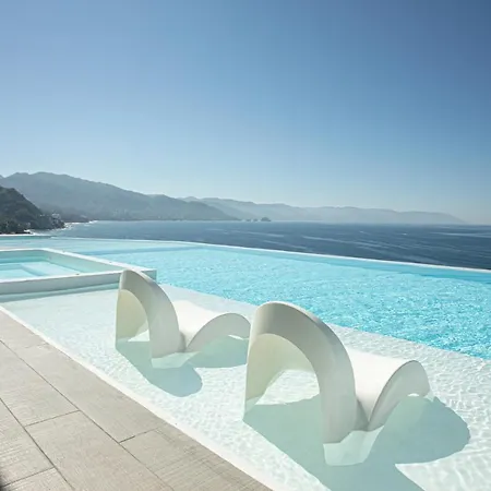 Modern Newly Remodeled Oceanfront 2X2 Lower Conchas Chinas Condo-2