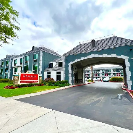 Ramada By Wyndham Anaheim Convention Center-2