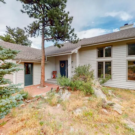 Spacious, Dog-Friendly Home W/Private Hot Tub On Large Deck, Mtn Views, & More-2
