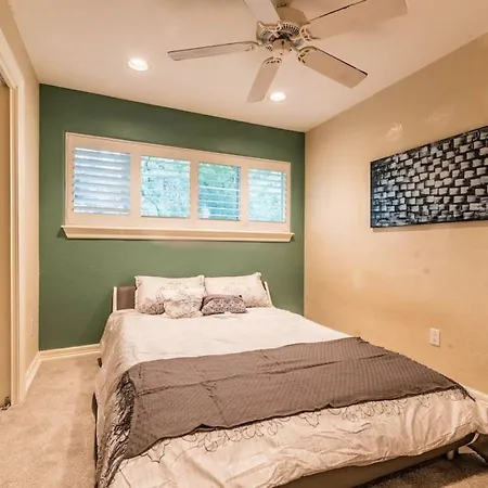 Huge 6 Bedroom With Pool, Spa, 85 Inch Tv, Game Room-3