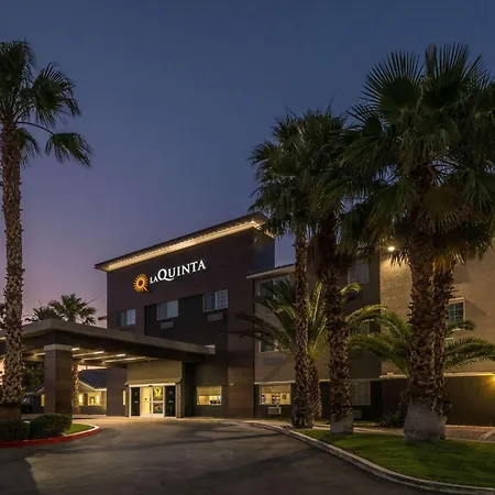La Quinta Inn & Suites By Wyndham Las Vegas Nellis-3