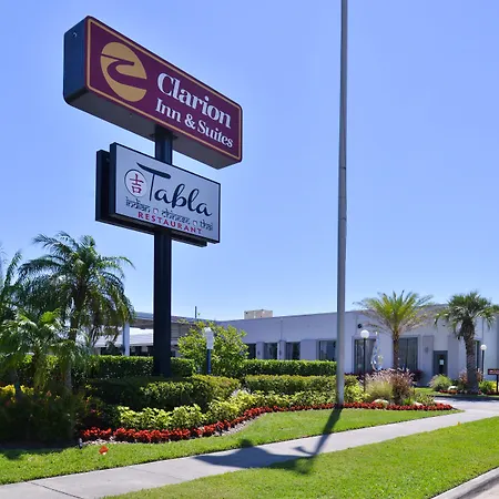Clarion Inn & Suites Across From Universal Orlando Resort-2