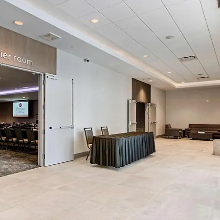 Best Western Premier Calgary Plaza Hotel & Conference Centre-3