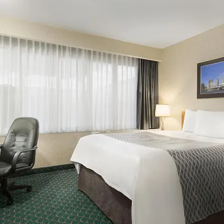 Travelodge By Wyndham Winnipeg East-3