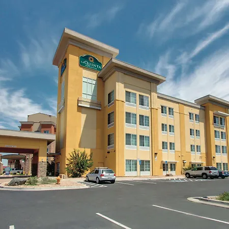 La Quinta By Wyndham Denver Gateway Park-3