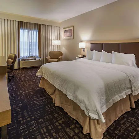 Hampton Inn & Suites Reno-2
