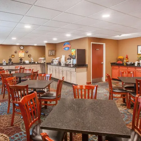 Baymont By Wyndham South Haven-3